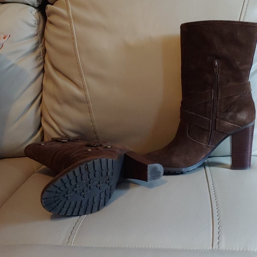 Boots - Picture 6 of 7